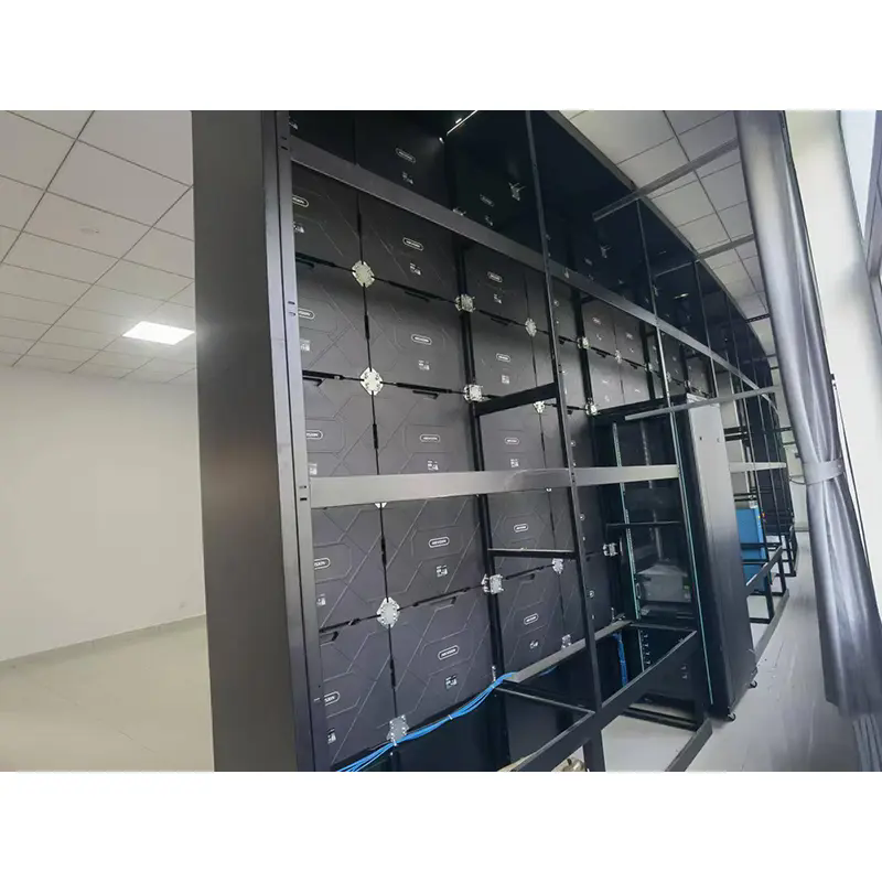 كيف تعمل الدعامة المنحنية لشاشة LED على تحسين أداء تركيب الشاشة الكبيرة؟
